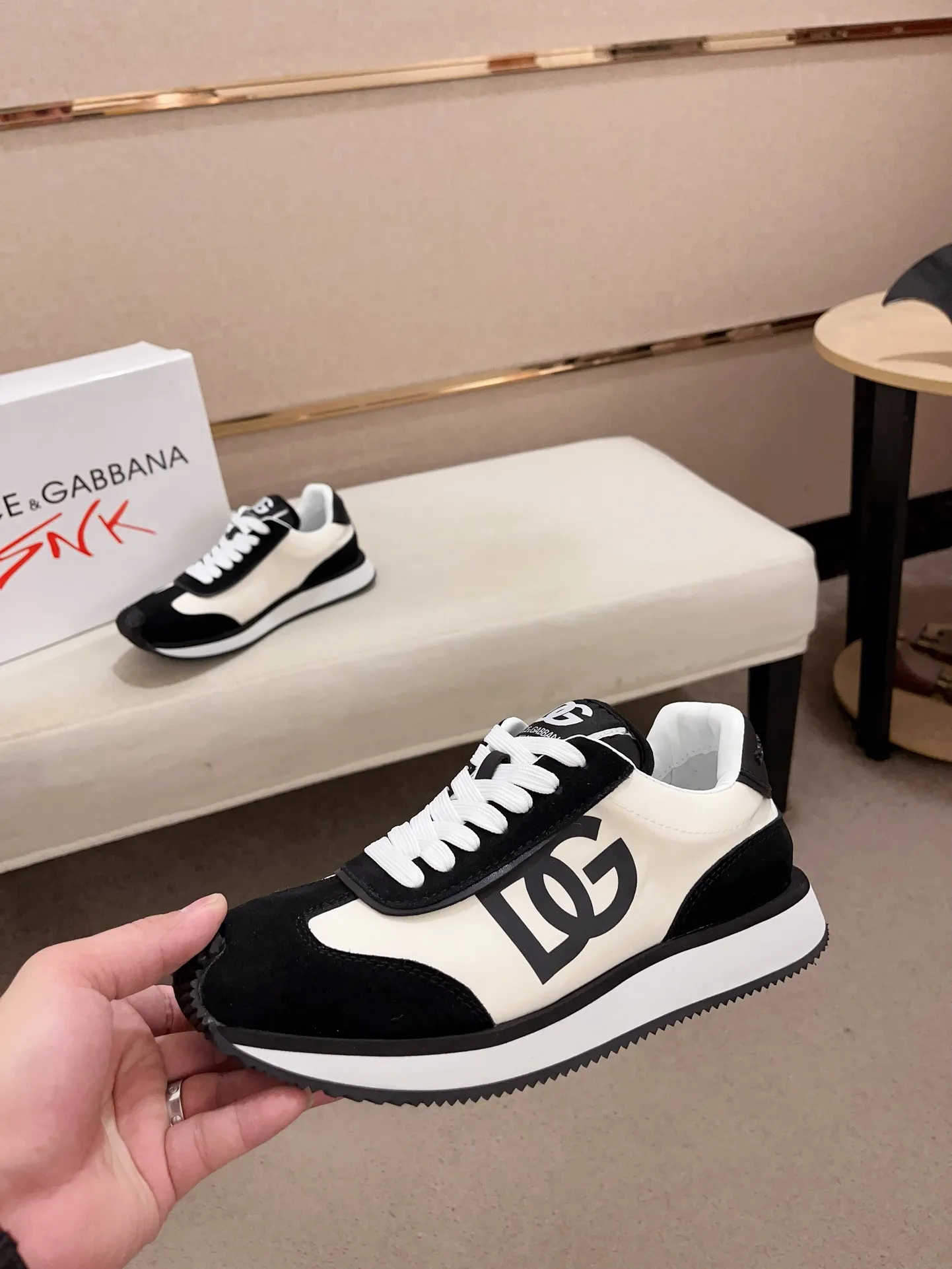 Factory price: 420💰Counter quality, [Proud] DG's latest casual, original quality men's shoes🤠Imported top layer💕Soft sheepskin lining [Proud] In terms of materials and workmanship, it beats all versions on the market💕Highest quality shipments Real photos🎬😇❤Fabrics and imported rubber materials highlight the unique charm of the brand😘The shoelaces are also original custom-made👻Classic lace-up shoes are very comfortable on the feet , code number 38-44 (45.46 can be customized)